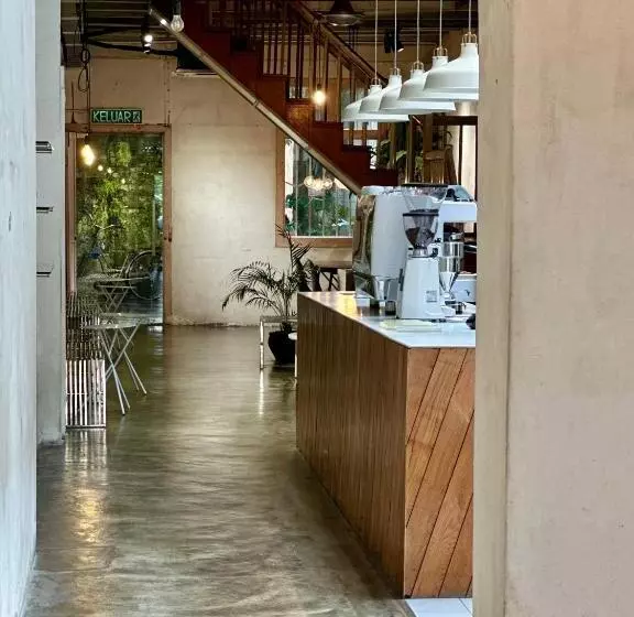 The Frame Guesthouse   Hostel