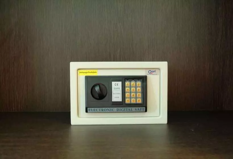 ホテル A Plus Deluxe
