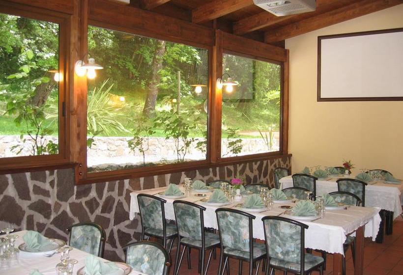 Отель Chiar Di Luna