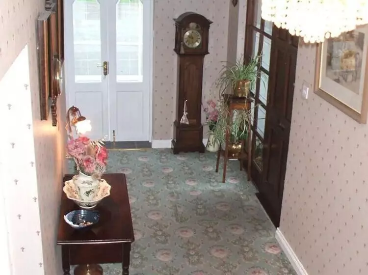 هتل Grove Farm House B&b