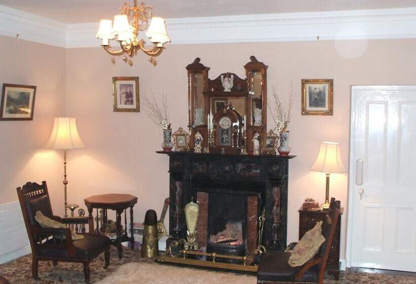 فندق Grove Farm House B&b