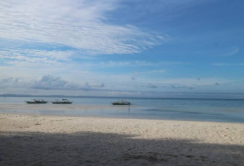 Отель La Playa Estrella Beach Resort