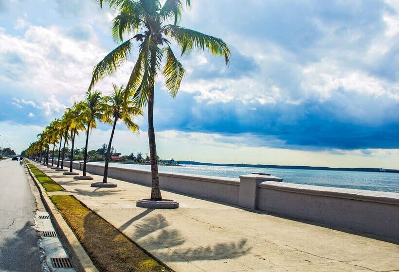 هتل Melia San Carlos