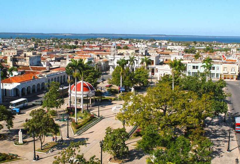 هتل Melia San Carlos