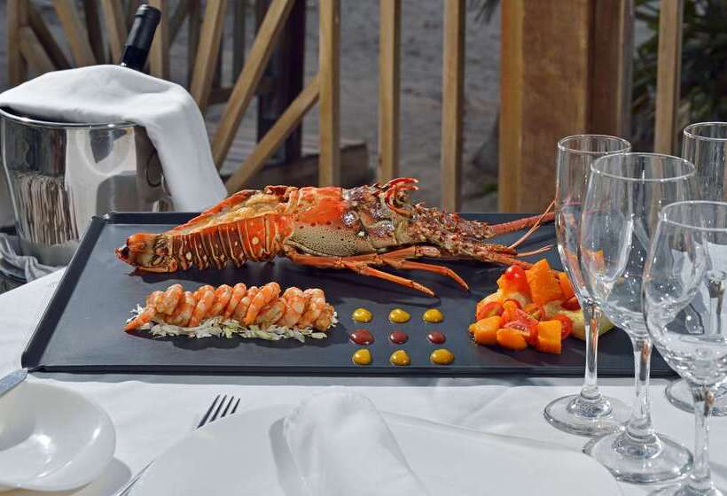 هتل Melia San Carlos