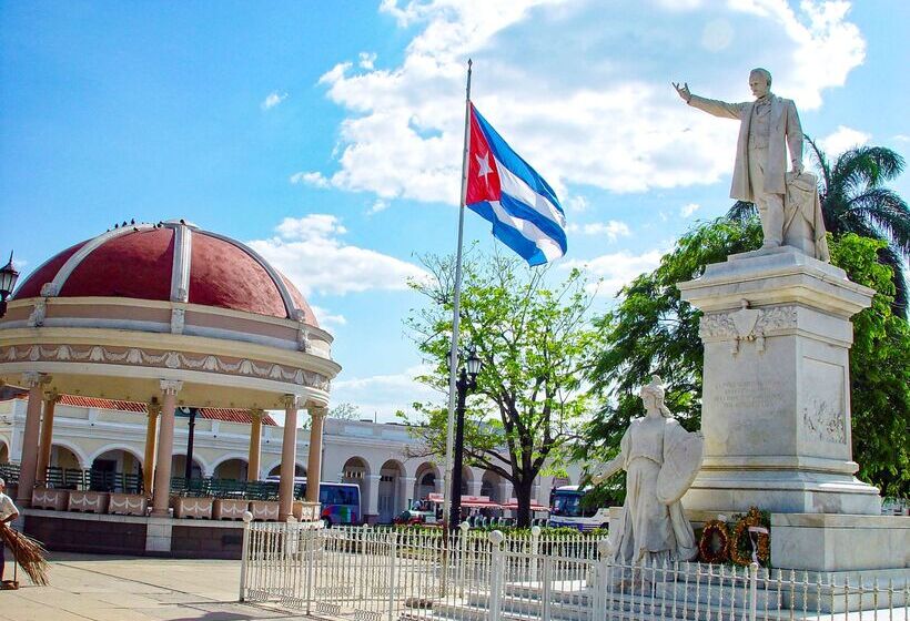 هتل Melia San Carlos