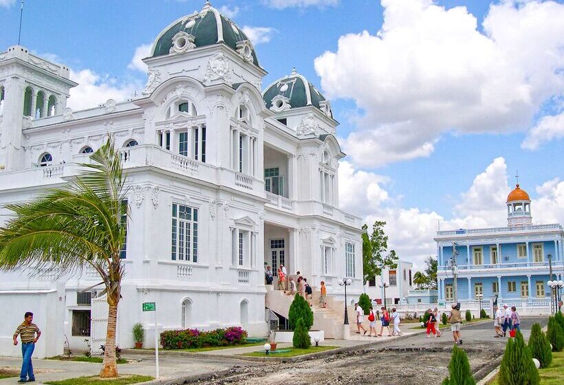 هتل Melia San Carlos