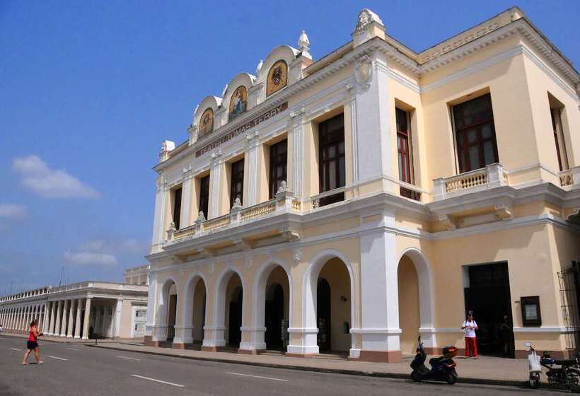 هتل Melia San Carlos