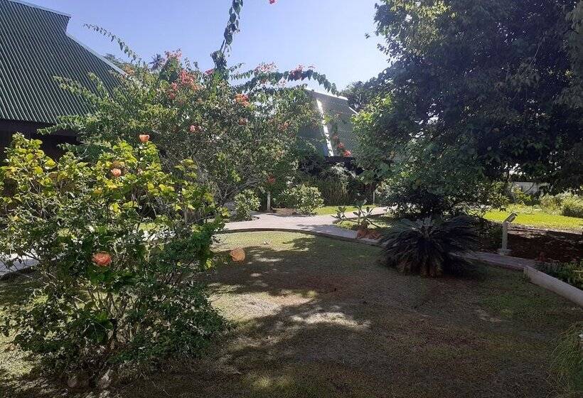 هتل Pension Les Trois Cascades