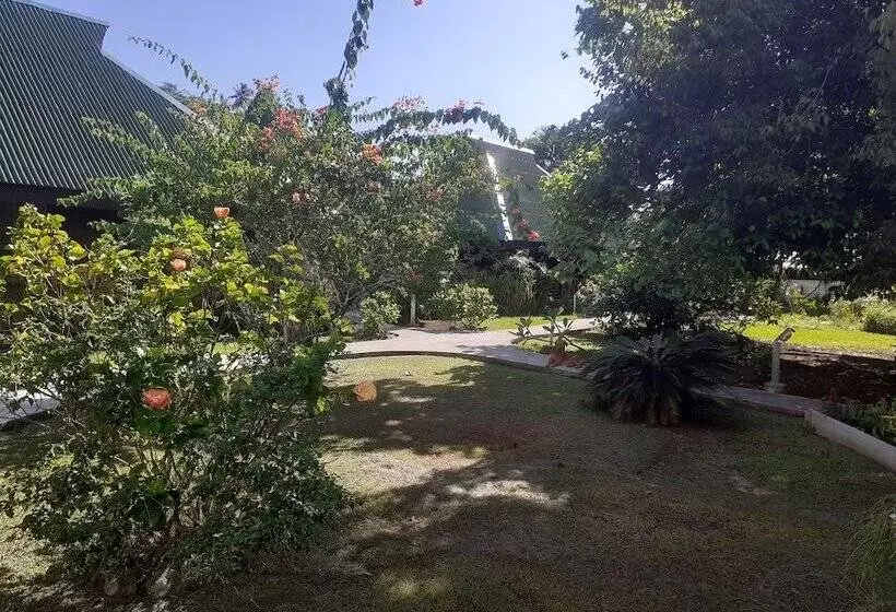 هتل Pension Les Trois Cascades