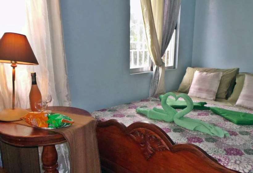 Our Melting Pot Tagaytay  Hostel