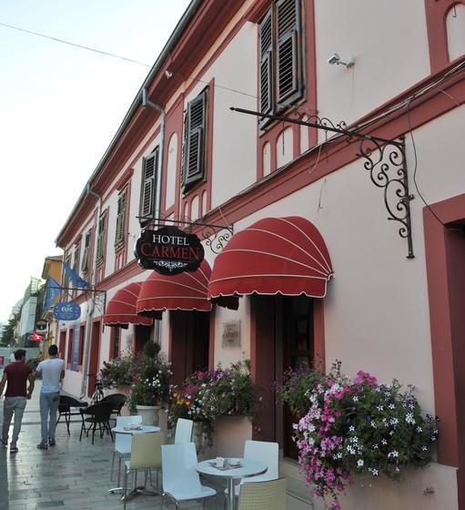 فندق Carmen