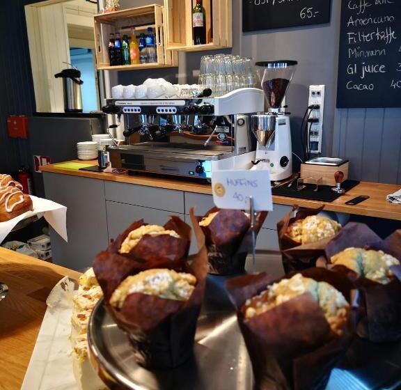 Отель Henningsvær Guesthouse