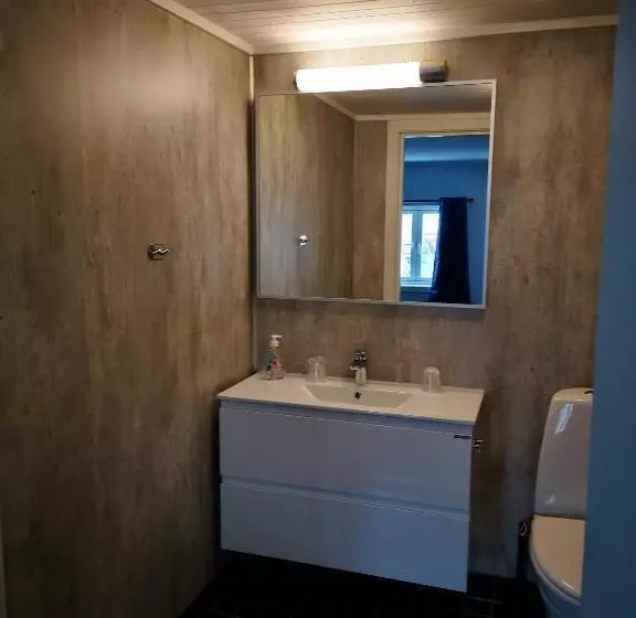 Hotelli Henningsvær Guesthouse