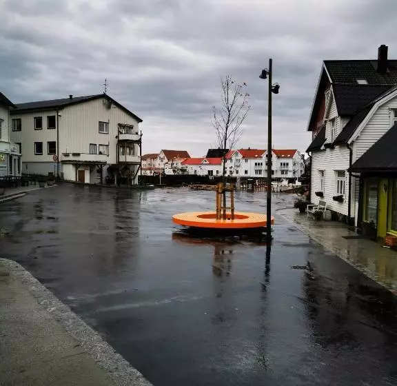 Hotelli Henningsvær Guesthouse