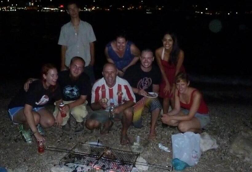 هتل Saranda Backpackers