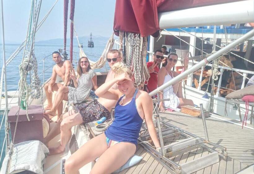 هتل Saranda Backpackers