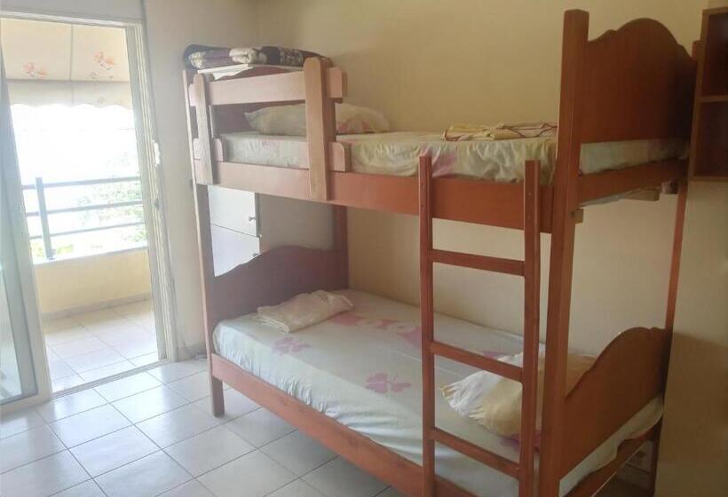 هتل Saranda Backpackers