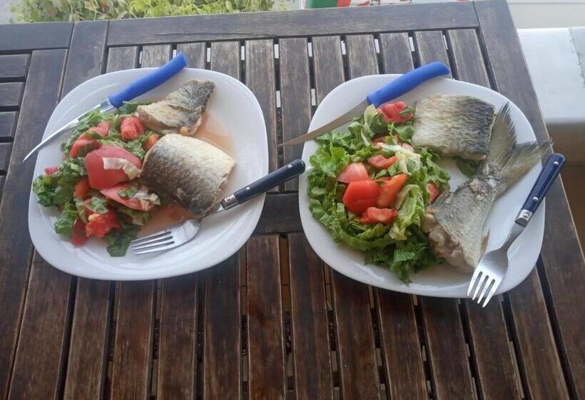 هتل Saranda Backpackers