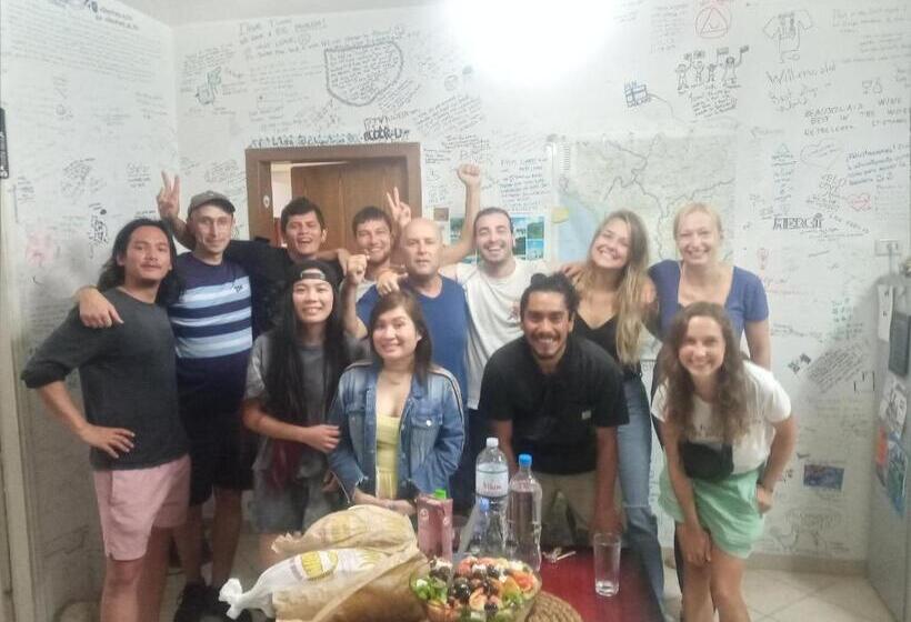 هتل Saranda Backpackers