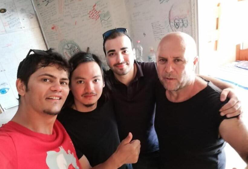 هتل Saranda Backpackers