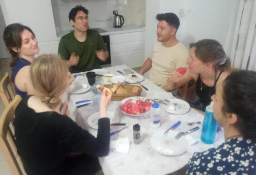 هتل Saranda Backpackers