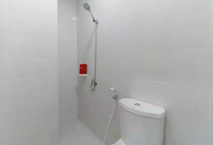 Aamiaismajoitus (B&B) Reddoorz Plus @ Kapuk Business Park