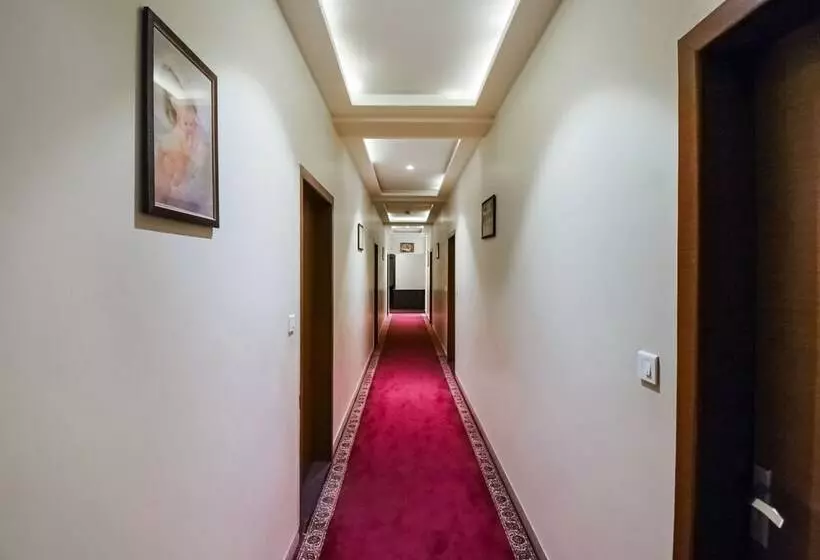 Capital O 41054 Hotel Raj And Restaurant