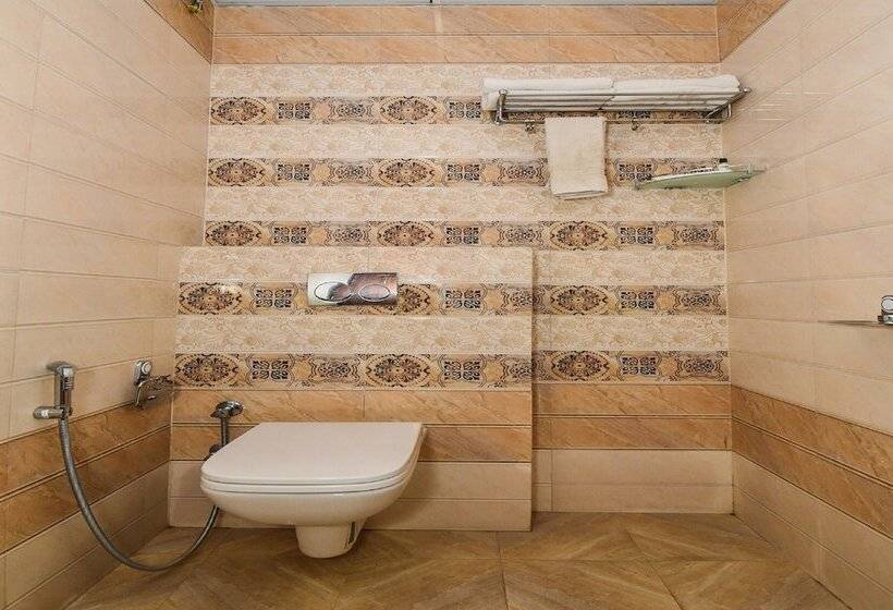 Capital O 41054 Hotel Raj And Restaurant