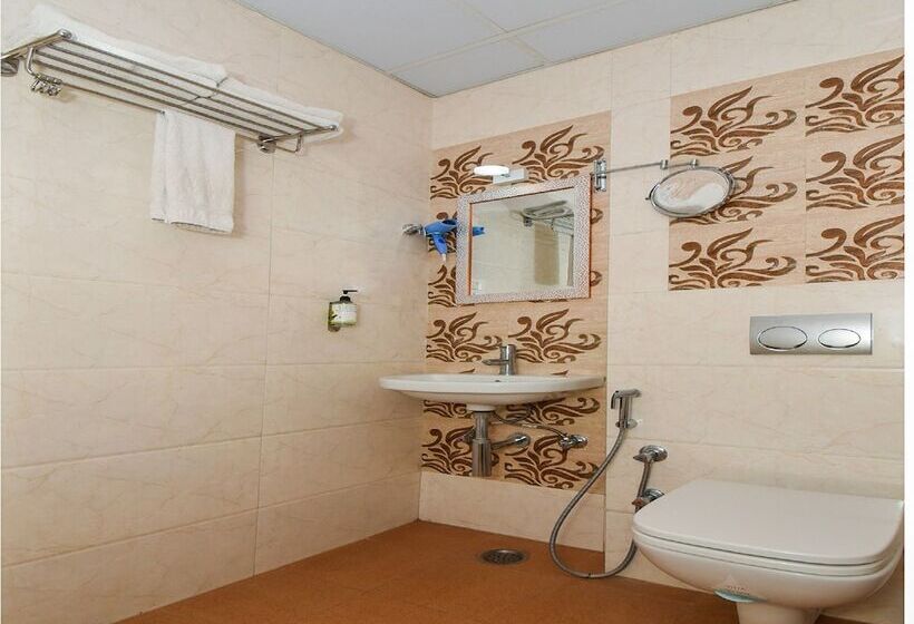 Capital O 41054 Hotel Raj And Restaurant