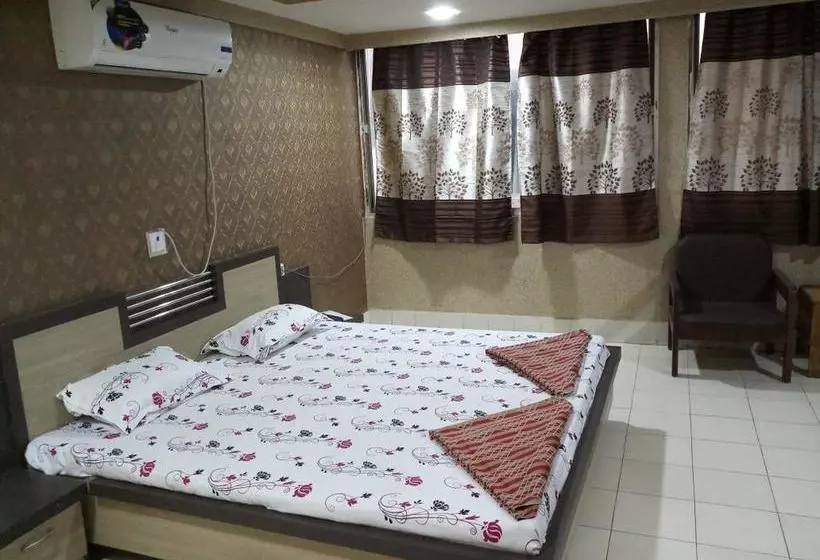 Hotelli Spot On 61734  Janki