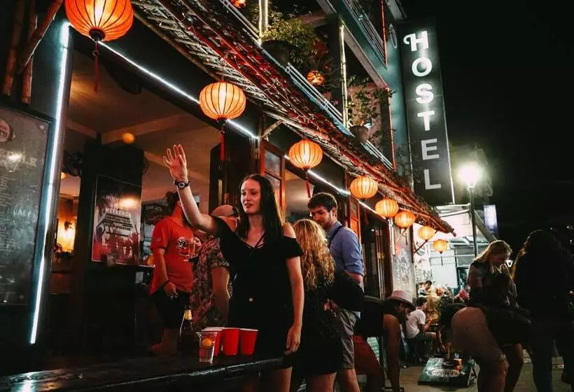 Vietnam Backpacker Hostels   Hue