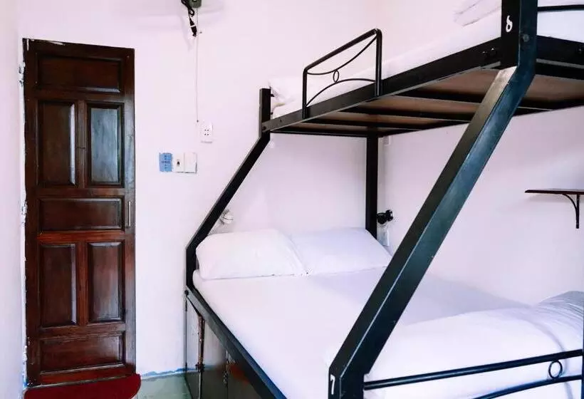 Vietnam Backpacker Hostels   Hue