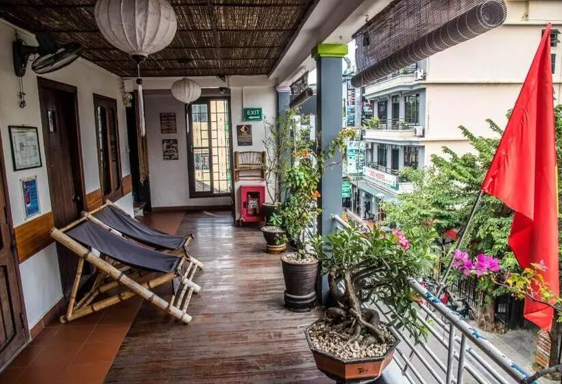 Vietnam Backpacker Hostels   Hue