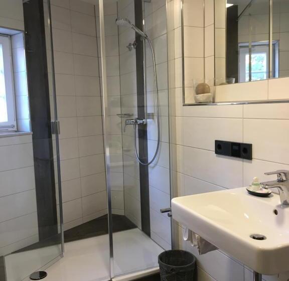 住宿加早餐  Gastehaus Zur Sonne