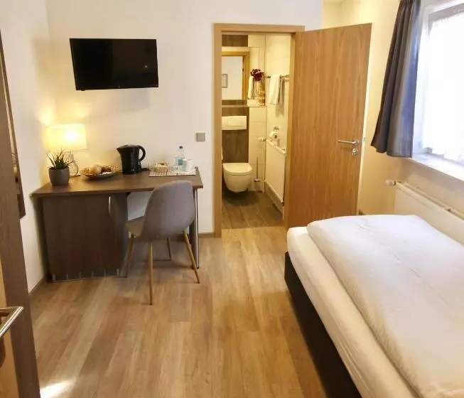 ベッドアンドブレックファースト Gastehaus Zur Sonne