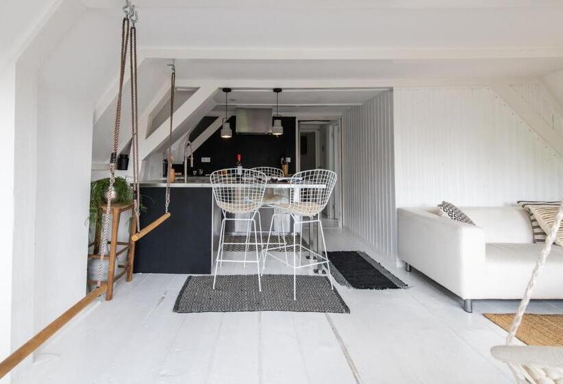 Bed and Breakfast Two Bedroom Apartment In A Beautiful Canalhouse In City Centre