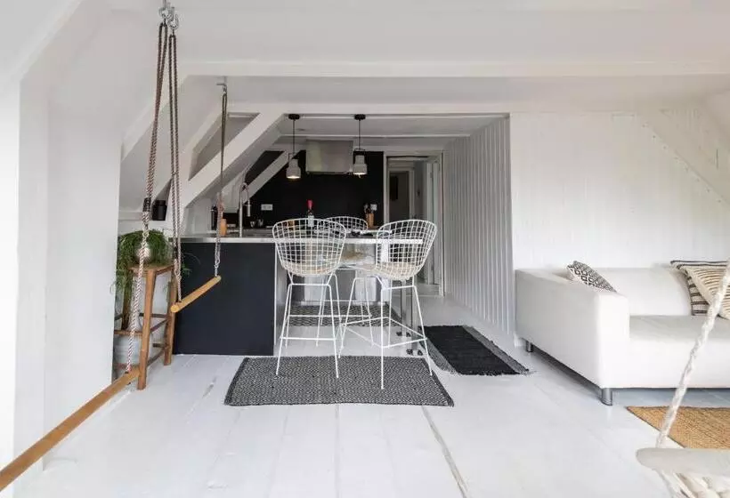 ベッドアンドブレックファースト Two Bedroom Apartment In A Beautiful Canalhouse In City Centre