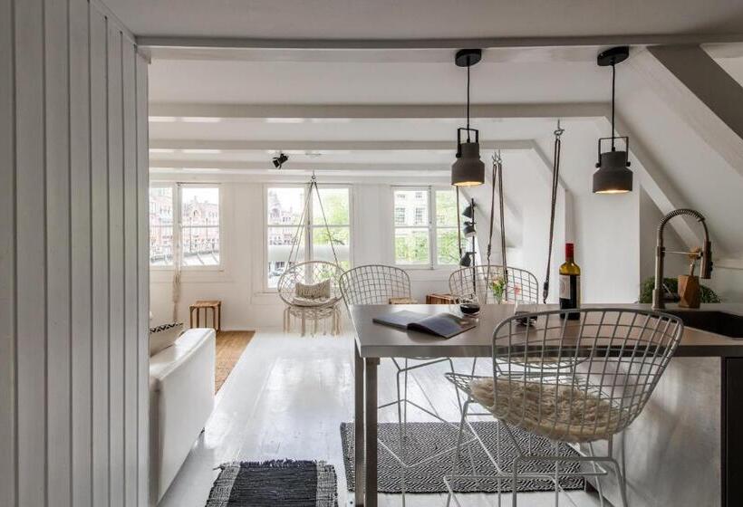 Bed and Breakfast Two Bedroom Apartment In A Beautiful Canalhouse In City Centre