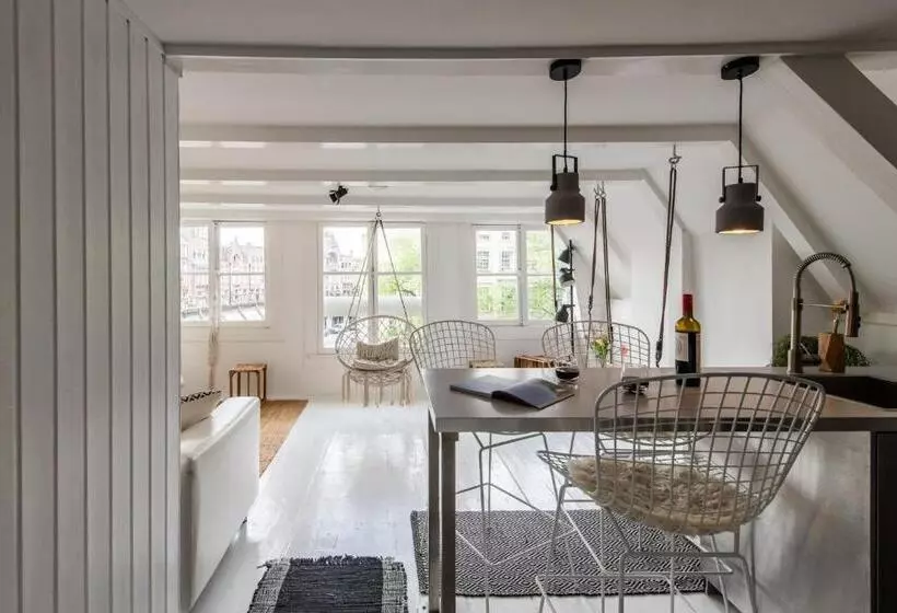 ベッドアンドブレックファースト Two Bedroom Apartment In A Beautiful Canalhouse In City Centre