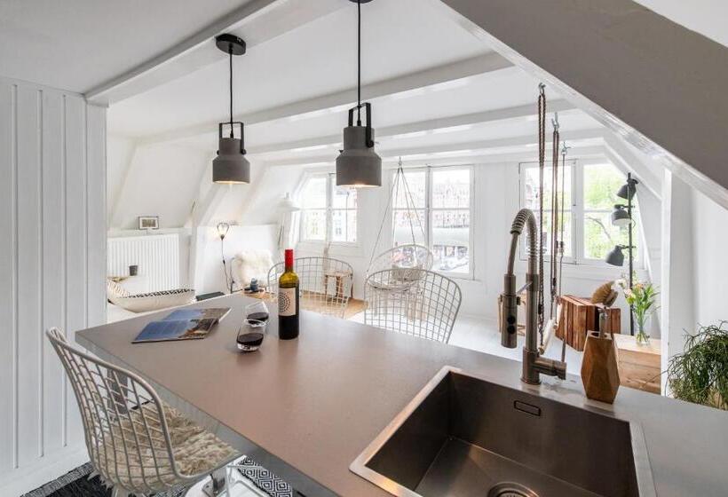 Bed and Breakfast Two Bedroom Apartment In A Beautiful Canalhouse In City Centre