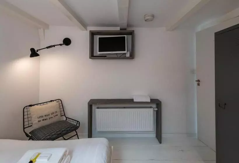 ベッドアンドブレックファースト Two Bedroom Apartment In A Beautiful Canalhouse In City Centre