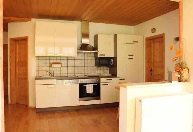 Hotelli Gästehaus Sporrer