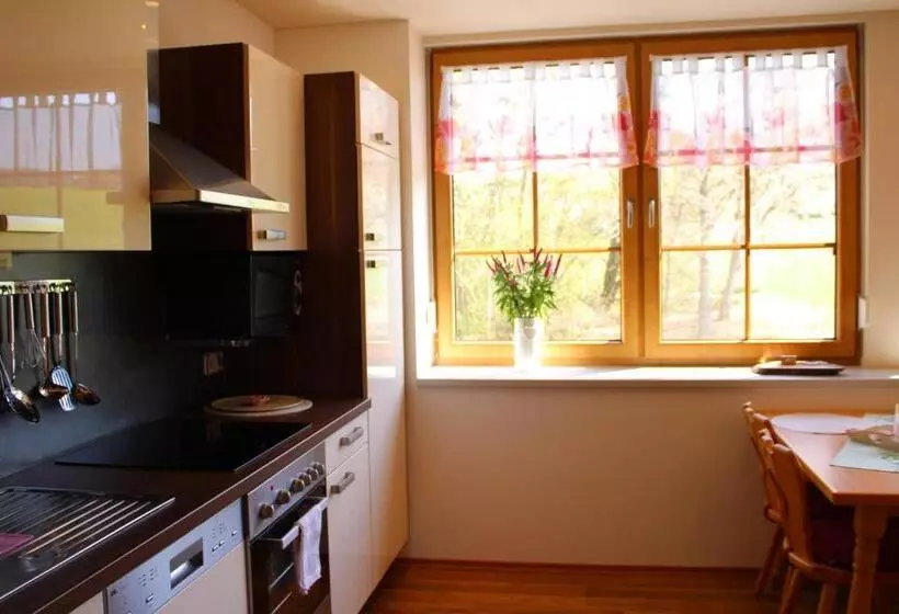 Hotelli Gästehaus Sporrer