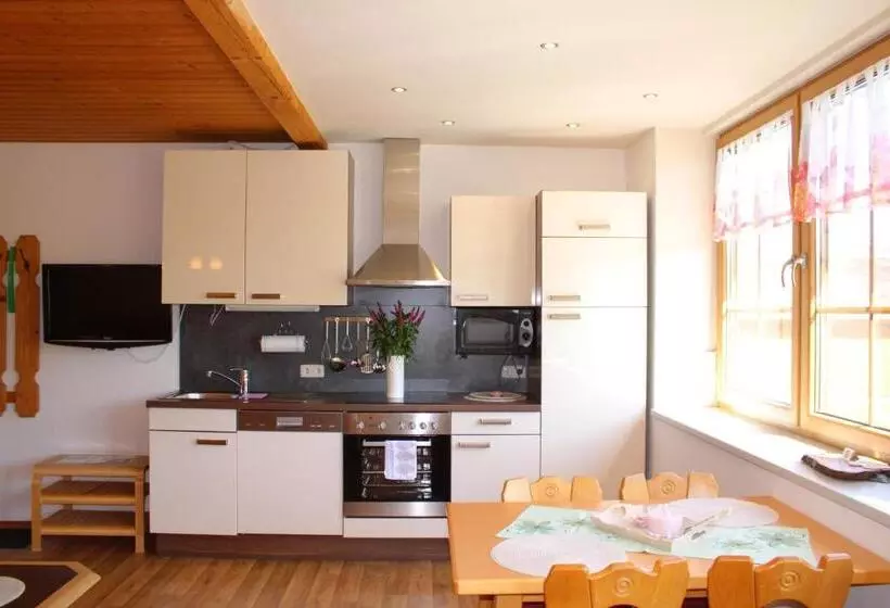 Hotelli Gästehaus Sporrer