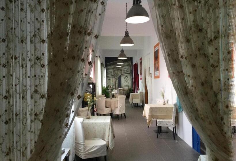 민박 The Corner Properties