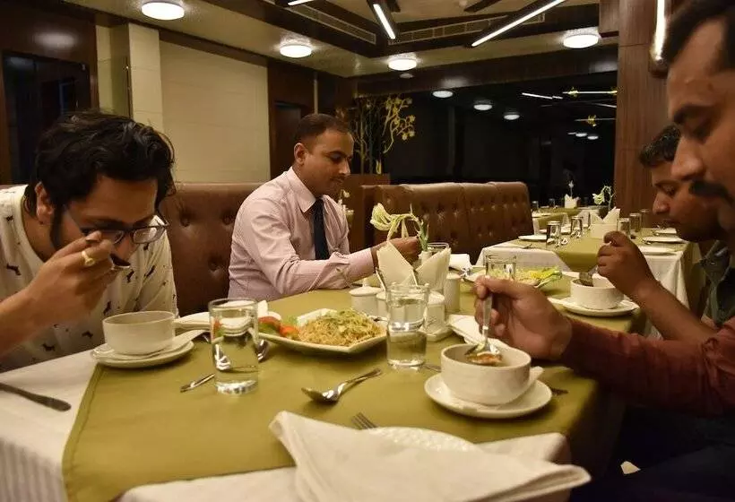 هتل Millennium Inn