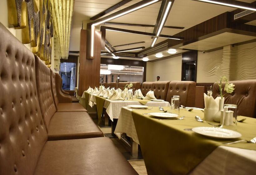 هتل Millennium Inn