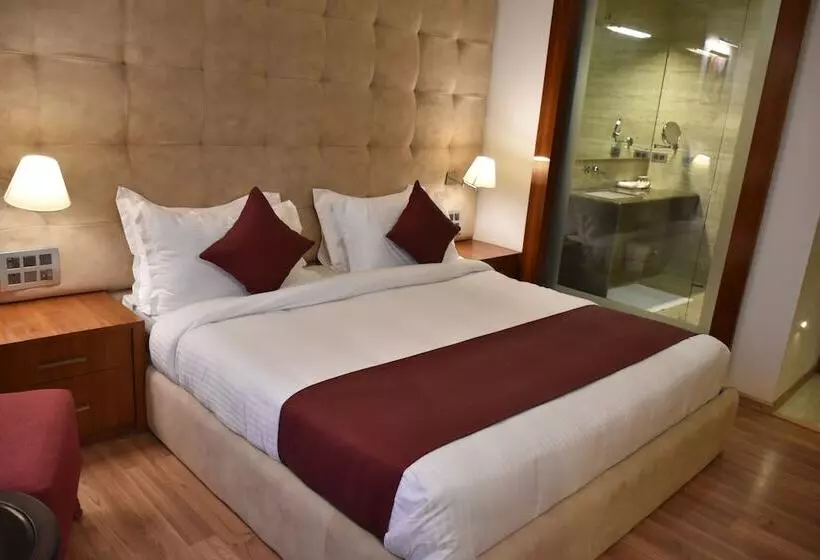 هتل Millennium Inn