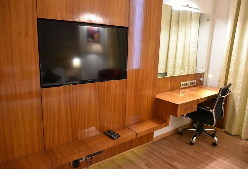 هتل Millennium Inn